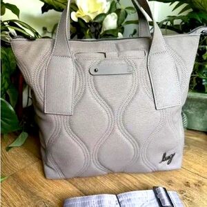 Lug Women's Elegant Silver/pearl Tote Bag